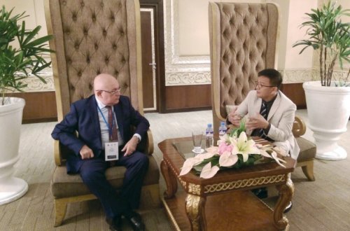 Aydın Əliyev filippinli həmkarı ilə görüşüb