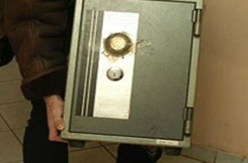 Azərbaycanda içərisində 80 min manat olan seyf oğurlandı