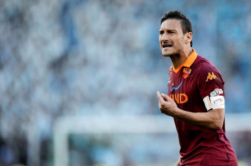 Azərbaycanlı hakim Tottini cəzalandırdı - FOTO