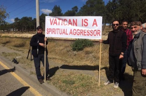 Gürcüstanda Roma Papasının gəlişinə etiraz edildi – FOTOLAR