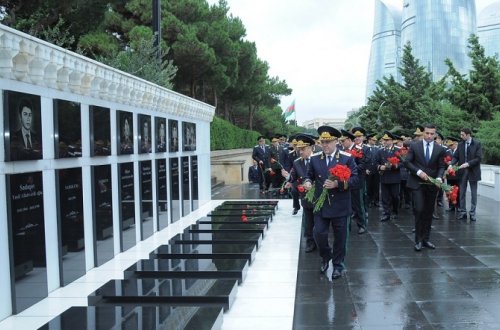 Prokurorluq içiləri Fəxri və Şəhidlər xiyabanında - FOTOLAR