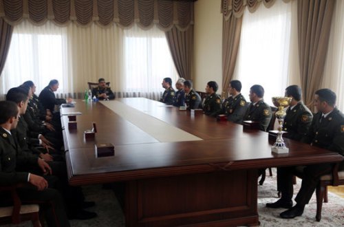 Zakir Həsənov DÇ-da medal qazanan güləşçilərlə görüşüb – FOTO