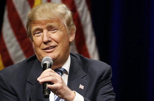 Tramp Klintonun xəstəliyini məsxərəyə qoydu - Video