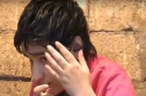 Atası tərəfindən 8 il mal tövləsində saxlanılan qızın başına gələnlər – VİDEO