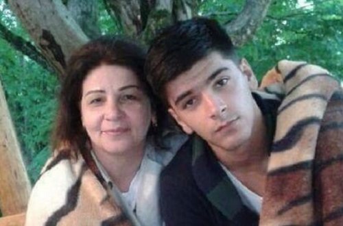 Prezident şəhid anasını mükafatlandırdı