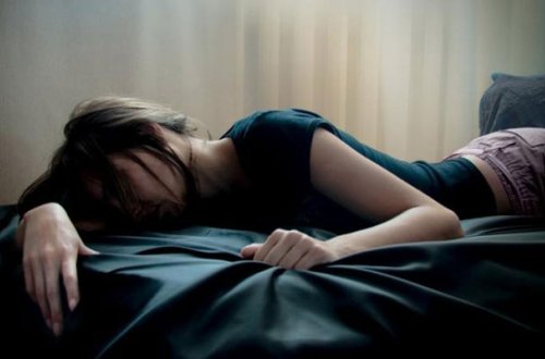 Zəhər içib ərinin yanına gəlib... - Gülnarın ölümünün təfərrüatı