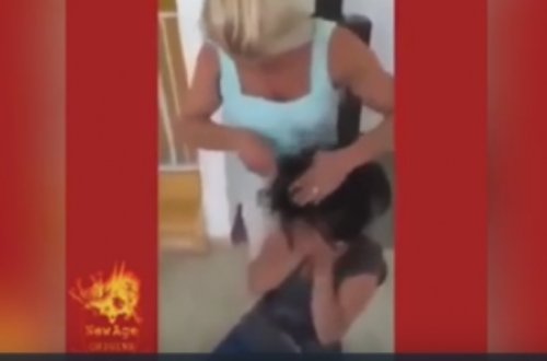 Ana qızını bu hərəkətinə görə keçəl etd... - VİDEO