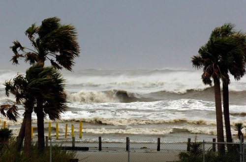 “Metyu” qasırğası 842 nəfərin həyatına son qoyub