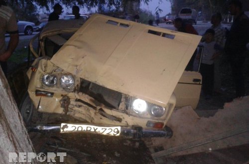 Maşınını ağaca çırpdı — yaralılar var + FOTOLAR