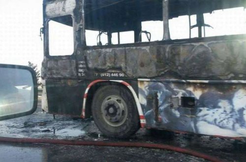 Bakıda sərnişin avtobusu yanaraq külə dönüb