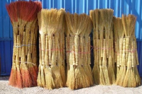 Məktəbə 150 süpürgə verilib?- Direktordan açıqlama