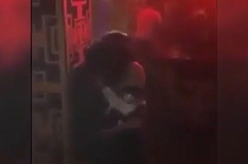 Məşhur realiti-şou ulduzu sevgilsinə xəyanət edərkən görüntüləndi - VİDEO