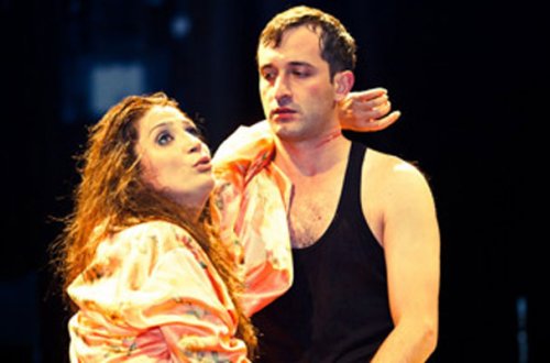 Aktyor işçini döydü, qovuldu - “AzDrama”da qalmaqal