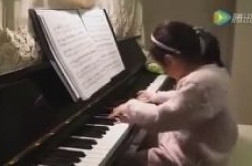 O, ifası ilə dünyanı heyran etdi - Cəmi 5 yaşı var... - VİDEO