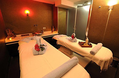 Bakıda evlərdə 25 manata intim xidmət təklifi - FOTOFAKT