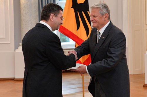 Yeni səfirimiz etimadnaməsini Qauka təqdim etdi - Foto