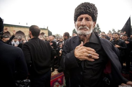 Aşura günü küçə yürüşləri qadağan edildi