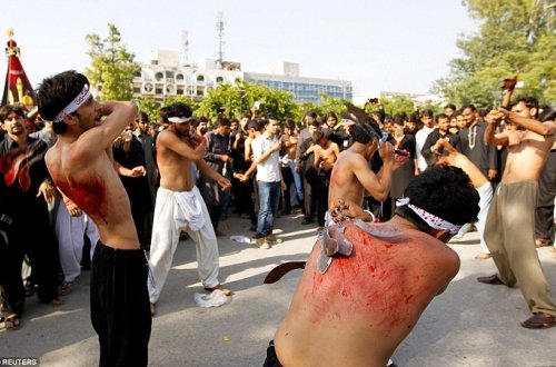 Dünyada Aşura belə qeyd olunur - Fotolar (18+)