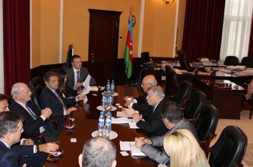 Nazir xarici şirkətlərə xəbərdarlıq etdi