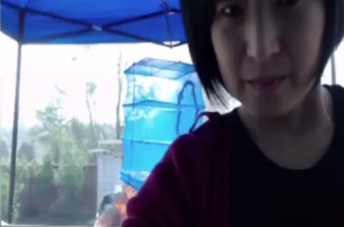 Qadın canlı yayımda avtomobilini yandırdı - Daha çox pul qazanmaq üçün... - VİDEO