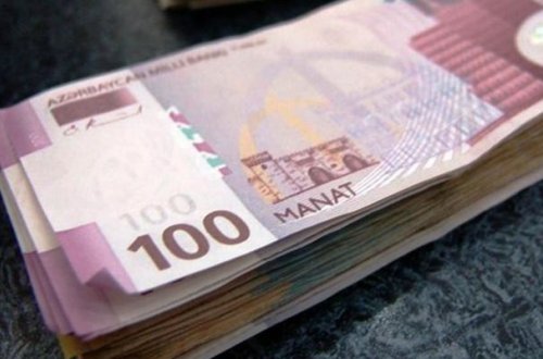 Bakıda qadına 10 min manat “atdılar”