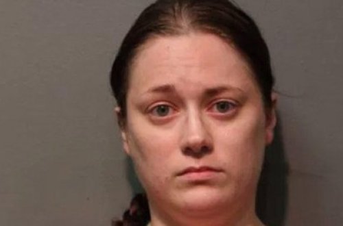 Müəllim sinifdə dərsi unudub tələbələrlə intim münasibətdə oldu