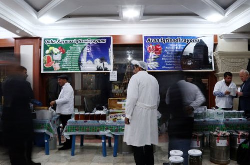 Bakıda yarmarkada arıçılarla nazirlik arasında mübahisəsi yaranıb