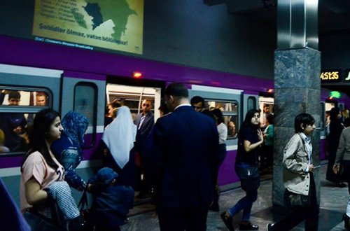 22 yaşlı gənc özünü sevgilisinə görə relslərin üstünə atıb - Təfərrüat