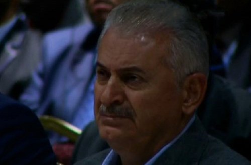 Baş nazir ağladı - Video