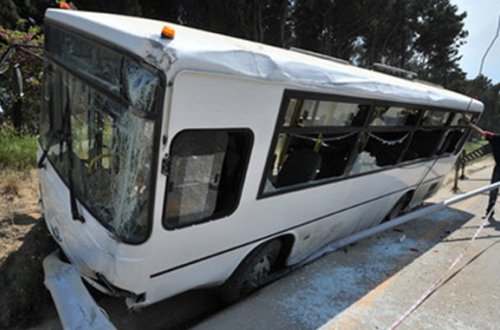Gəncədə “07” avtobusla toqquşdu — Yaralılar var