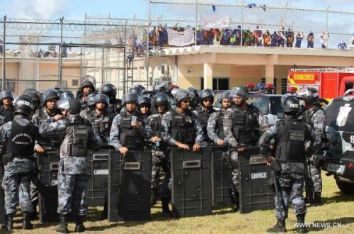 Həbsxanada qarşıdurma - Məhkumların başı kəsildi
