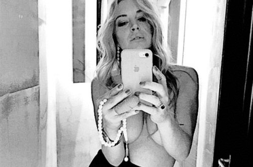 Türkiyədə barmağı qopan aktrisa soyundu - FOTO