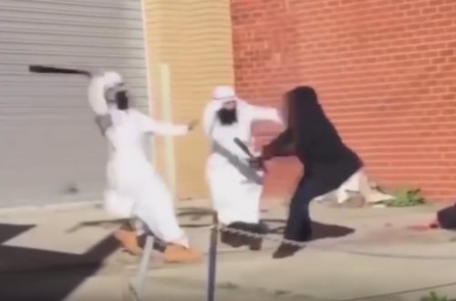 Zarafatla terroruçu görkəminə girdilər - Son çox pis bitdi - VİDEO