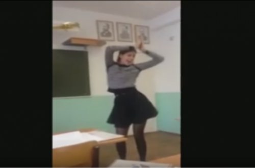 Dərs vaxtı elə rəqs etdi ki... - Hamı bu qızdan danışır - VİDEO