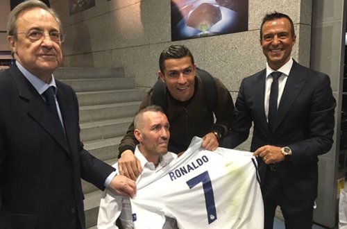 Ronaldodan böyük jest - Fotolar