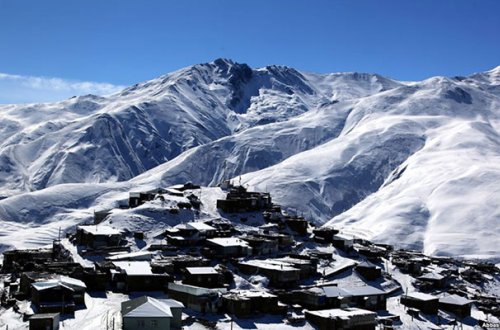 Xınalıq yolunda qar uçqunu oldu