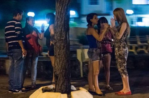 10-15 manata bədənini satan qadınlar - FOTOREPORTAJ