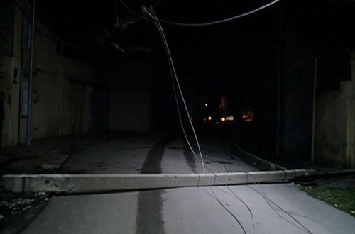 “KİA” dirəyi aşırdı - Yol bağlandı+Foto