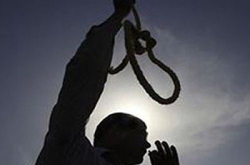 Qubada 48 yaşlı kişi özünü asıb