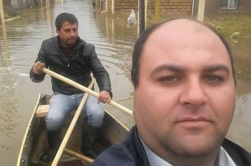 Bakıda küçədə qayıqla gəzdilər – VİDEO