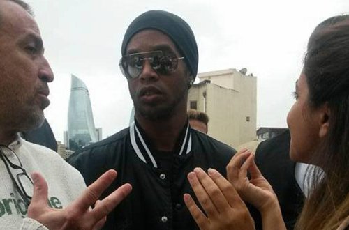 Ronaldinyo İçərişəhərdə - FOTO