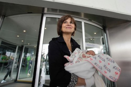 O, 62 yaşında ana oldu - 