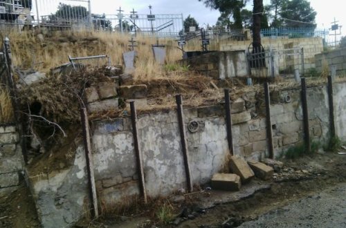 Tovuzda qəbiristanlıq avtodayanacağa çevrilib – VİDEO