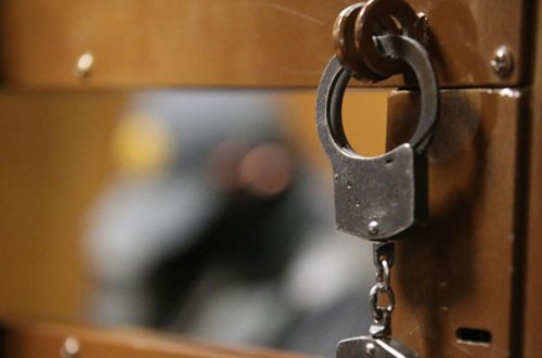 Ər-arvad məhkəmə zalında həbs edildi