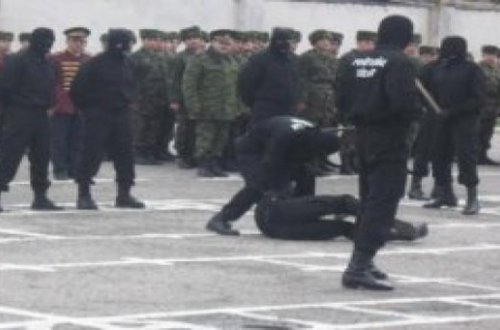 Verilən yeməkləri satdılar, məhkumlar ayağa qalxdı - Bakıda QİYAM