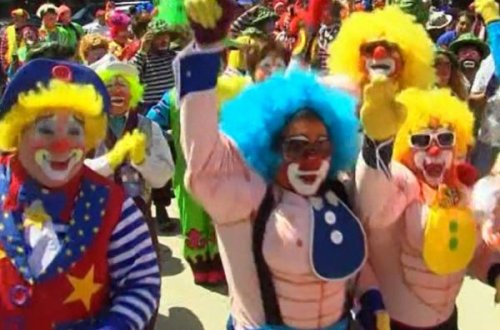 Klounların bayramından rəngli görüntülər - VİDEO