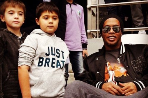 Prezidentin nəvələri Ronaldinyo ilə - FOTO