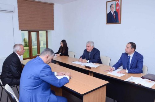 Nəqliyyat naziri Ağsuda vətəndaşların müraciətlərini dinləyib