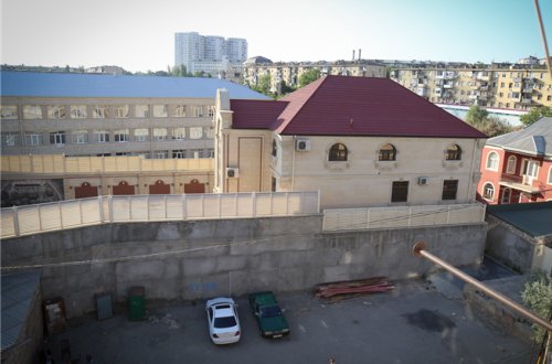 İcra başçısı müavininin kasıblar məhəlləsindəki milyonluq evi - FOTOLAR