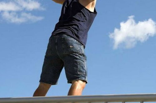 Bakıda qüllədən özünü atmaq istəyən şəxs xilas edilib